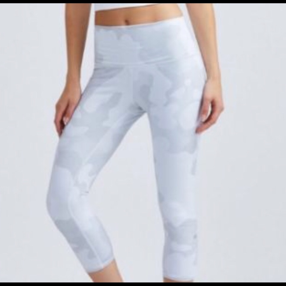 Alo Capri white camo